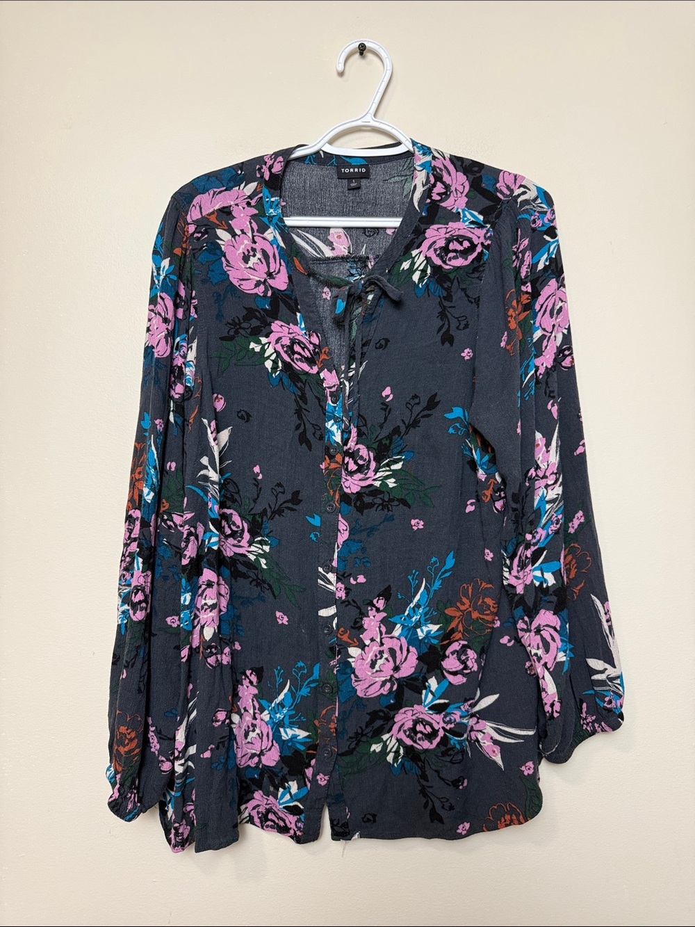 torrid Black Floral Tie-Front Blouse size 1